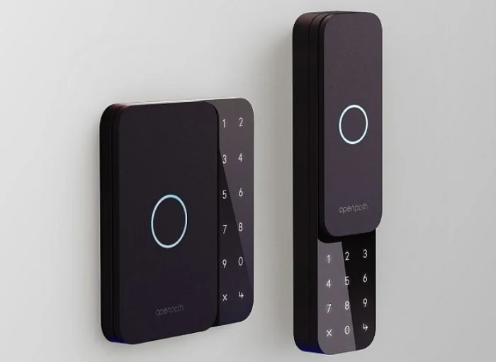 Avigilon Alta cloud access control reader accepting a mobile credential.