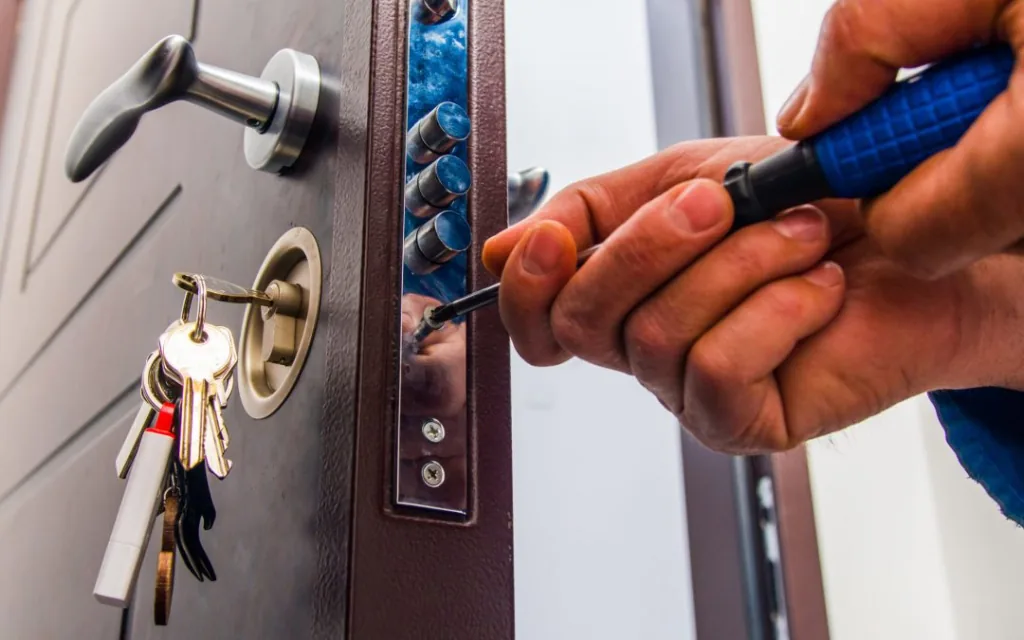 Licensed and insured locksmith credentials for NYC house lockout service